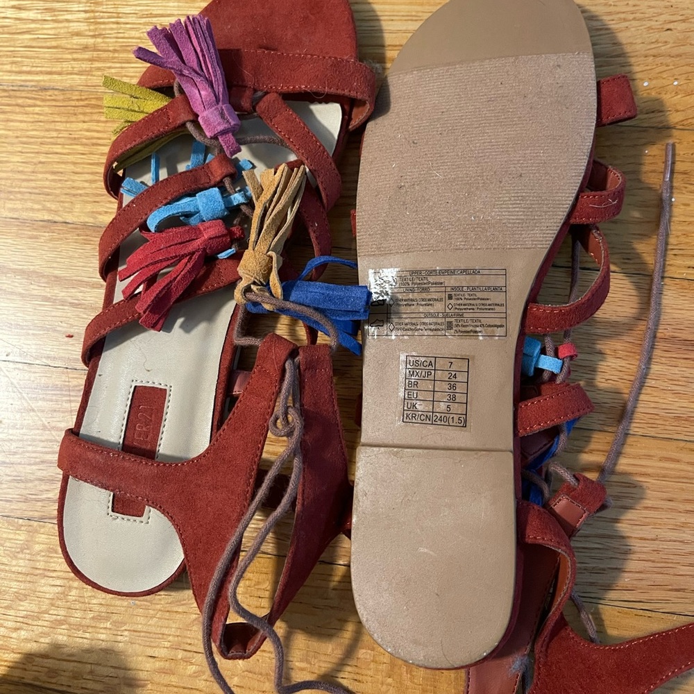 Tassell sandal maroon color
